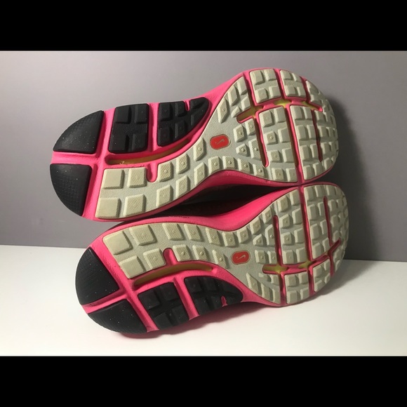Women’s Nike Shoes - Size 8.5 - Picture 7 of 8